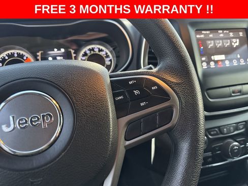 Used 2019 Jeep Cherokee Latitude w/ Popular Appearance Group AWD/4WD image 38