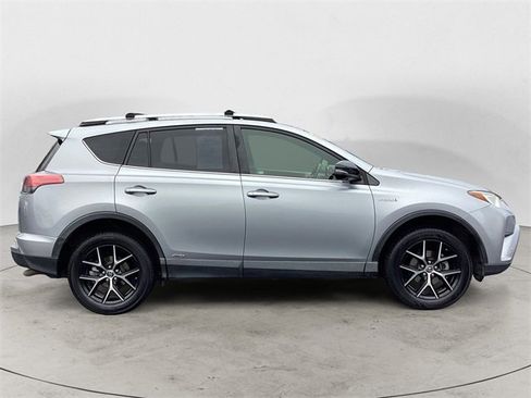 Used 2017 Toyota RAV4 SE image 6