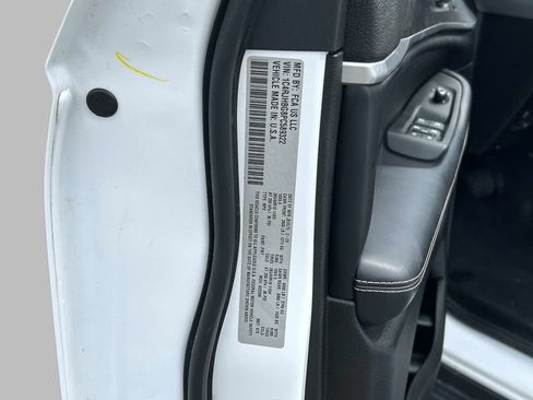 Used 2023 Jeep Grand Cherokee Limited AWD/4WD image 10