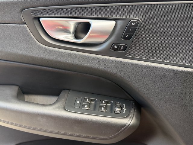 Used 2024 Volvo XC60 B5 Core AWD/4WD image 30