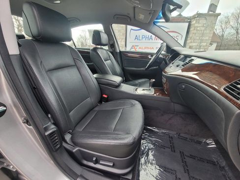 Used 2011 Hyundai Genesis 3.8 image 3
