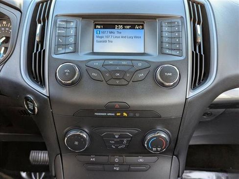 Used 2019 Ford Edge SE image 14