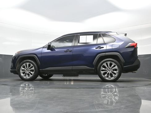 Used 2020 Toyota RAV4 XLE Premium FWD image 29