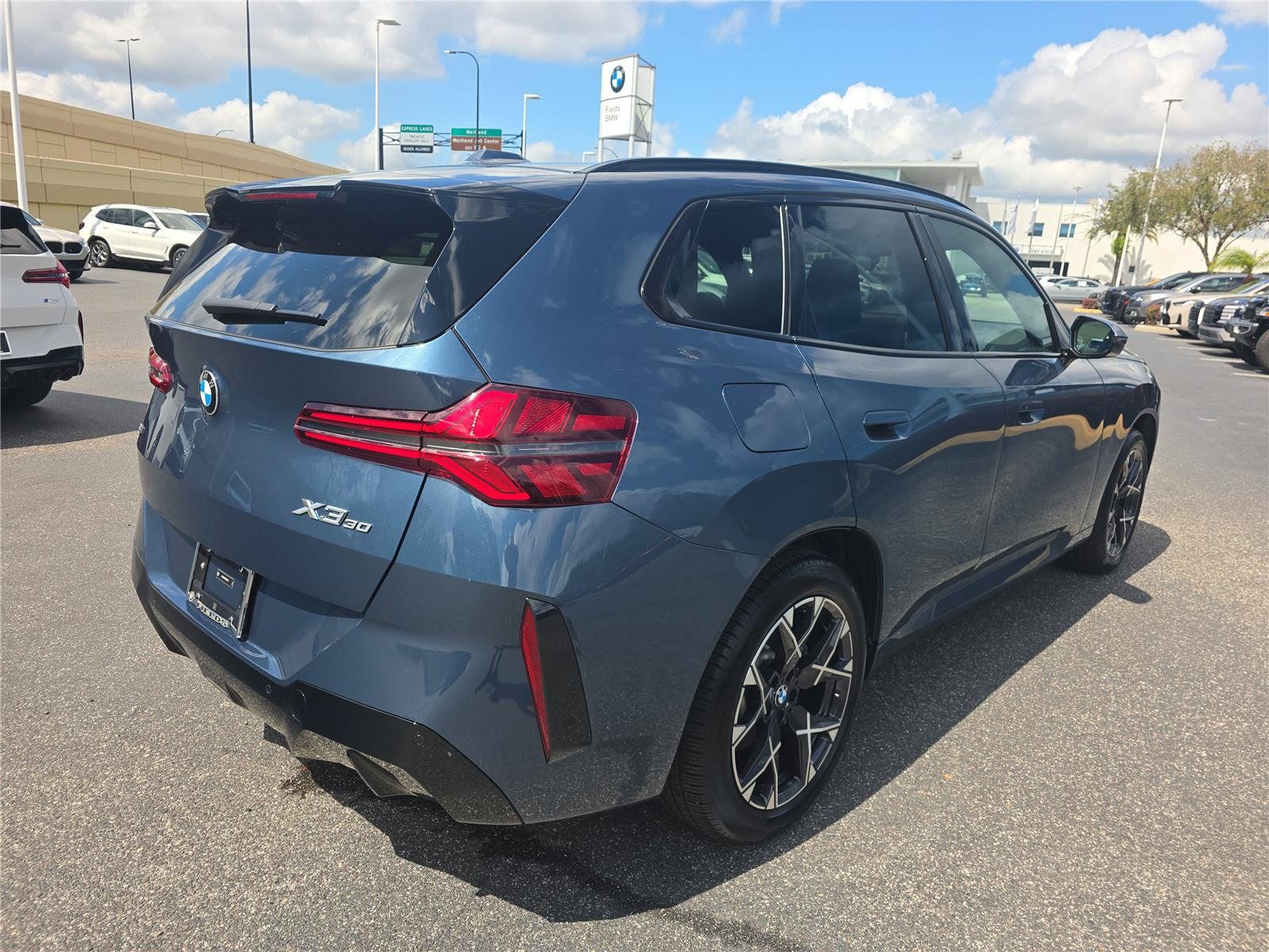 Certified 2026 BMW X3 xDrive30i w/ M Sport Package AWD/4WD image 3
