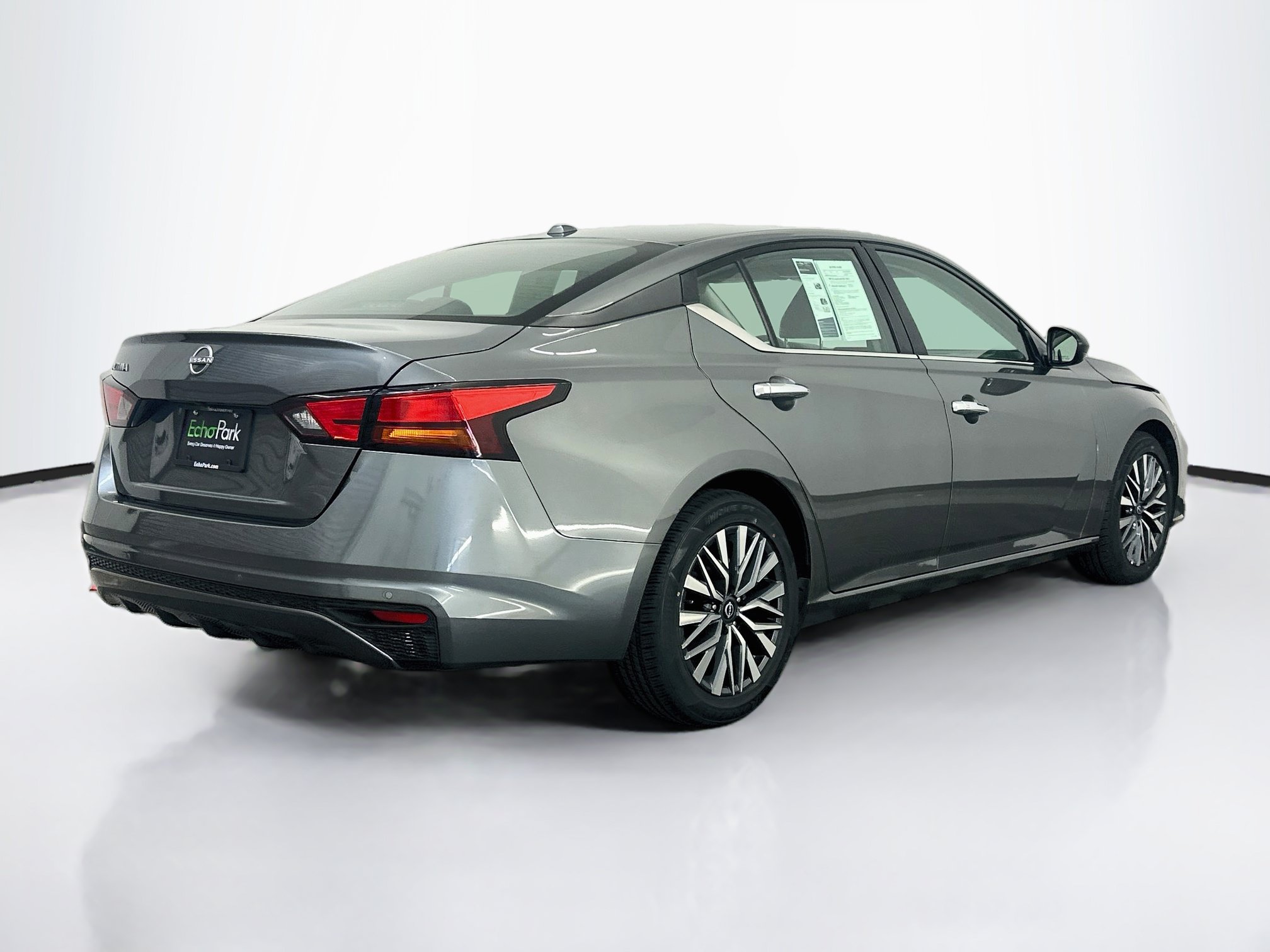 Used 2025 Nissan Altima 2.5 SV FWD image 9