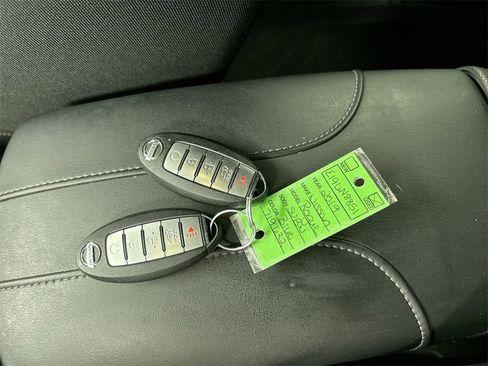 Used 2019 Nissan Rogue SV image 12