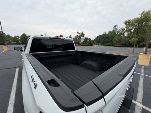 Used 2019 GMC Sierra 1500 SLT w/ SLT Premium Plus Package AWD/4WD image 14