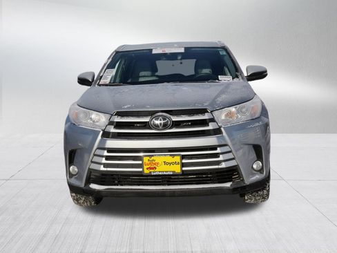 Certified 2019 Toyota Highlander XLE image 2
