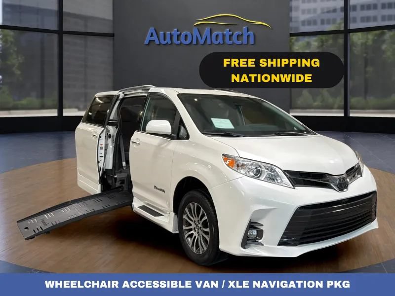 Used 2019 Toyota Sienna XLE w/ XLE Navigation Package FWD image 1
