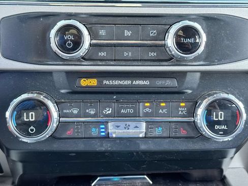 Used 2022 Ford F350 Lariat w/ Black Appearance Package AWD/4WD image 19