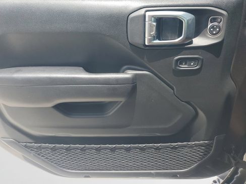 Used 2025 Jeep Wrangler Sport AWD/4WD image 19