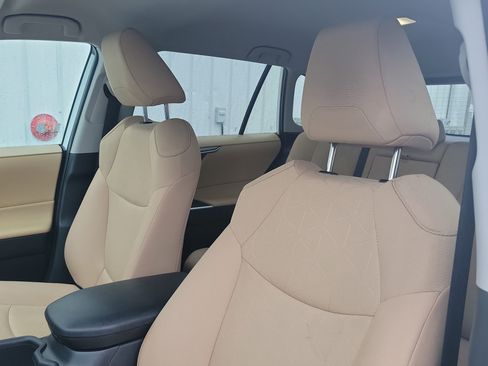 Used 2025 Toyota RAV4 XLE image 16