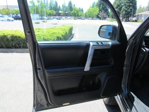 Used 2011 Toyota 4Runner Limited AWD/4WD image 9