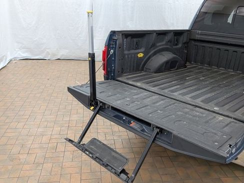 Used 2017 Ford F150 Lariat w/ Equipment Group 502A Luxury image 8