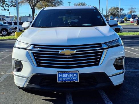 Used 2023 Chevrolet Traverse Premier image 2