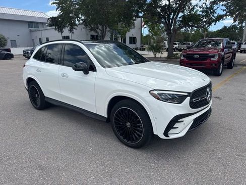 Used 2025 Mercedes-Benz GLC 300 4MATIC image 3