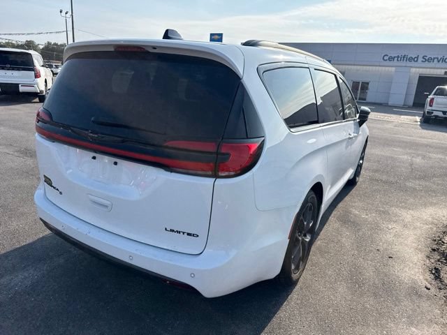 Used 2025 Chrysler Pacifica Limited FWD image 8