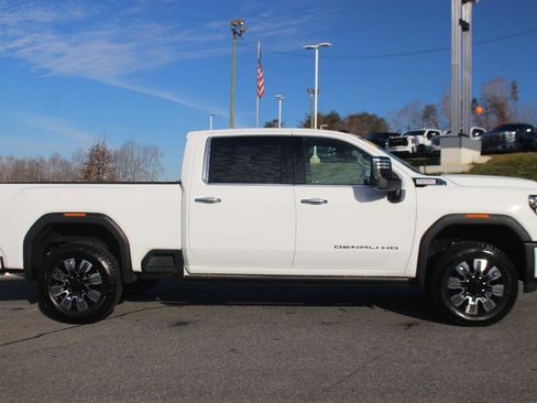 Used 2024 GMC Sierra 2500 Denali w/ Denali Reserve Package image 8