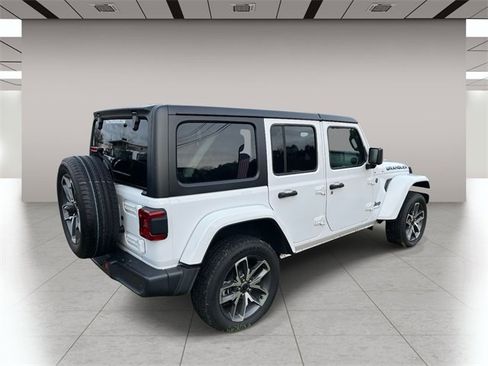 Used 2024 Jeep Wrangler Unlimited w/ Convenience Group image 3