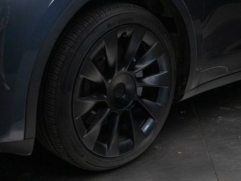 Used 2023 Tesla Model Y Long Range image 7