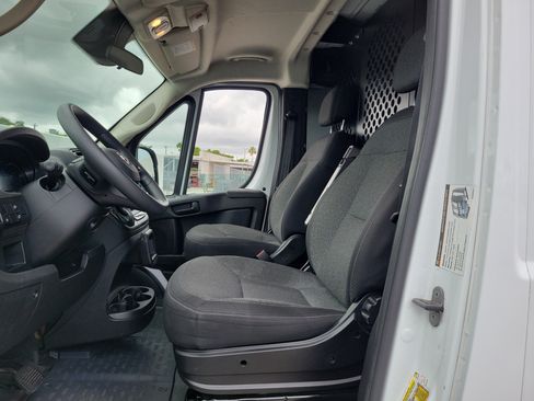 Used 2025 RAM ProMaster 2500 w/ U-Haul Equipment Group FWD image 17