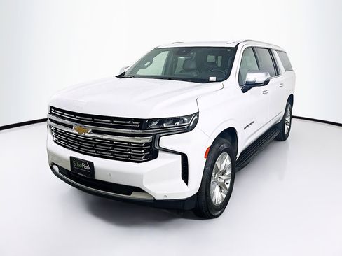 Used 2023 Chevrolet Suburban Premier image 3