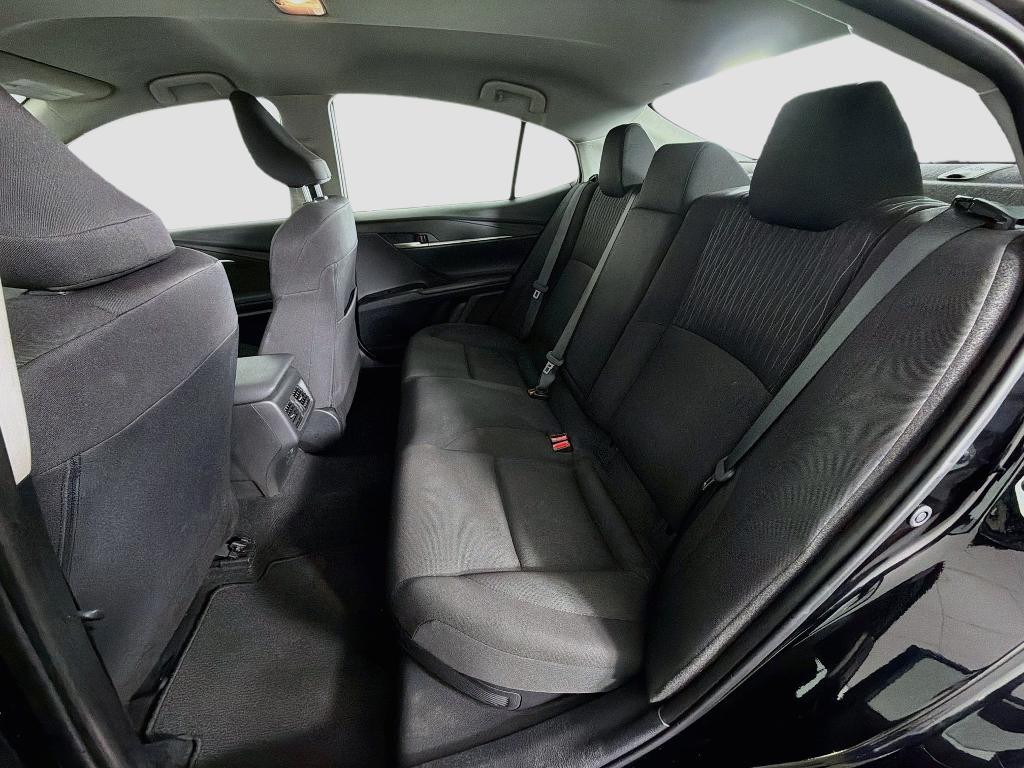 Used 2025 Toyota Camry LE FWD image 27