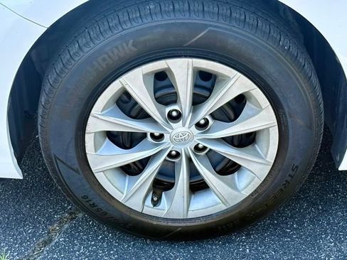 Used 2017 Toyota Camry LE FWD image 32