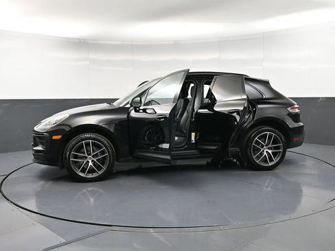 Certified 2026 Porsche Macan AWD/4WD image 35