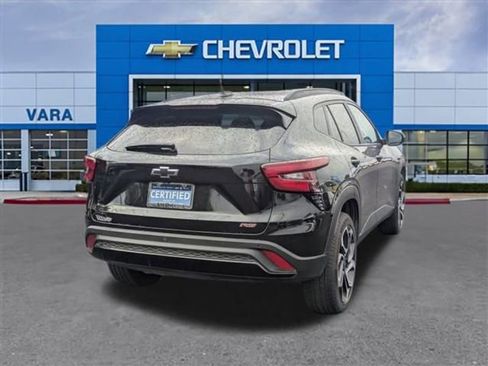 Certified 2025 Chevrolet Trax RS w/ Driver Confidence Package image 5