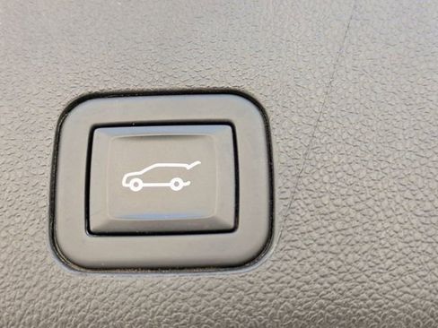 Used 2023 Chevrolet Tahoe LT RWD image 18