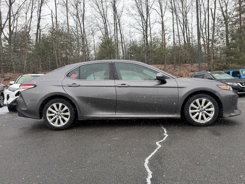 Used 2020 Toyota Camry LE image 12