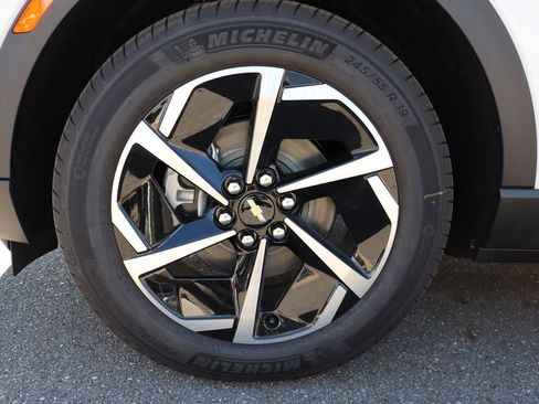 New 2026 Chevrolet Equinox EV LT image 28