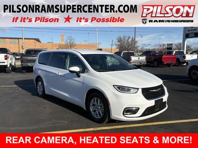 Used 2023 Chrysler Pacifica Touring-L