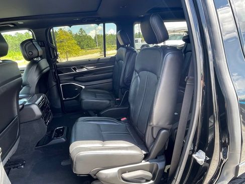 Used 2022 Jeep Wagoneer Series III w/ Premium Group I RWD image 42