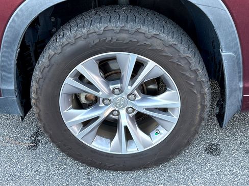 Used 2015 Toyota Highlander XLE image 24