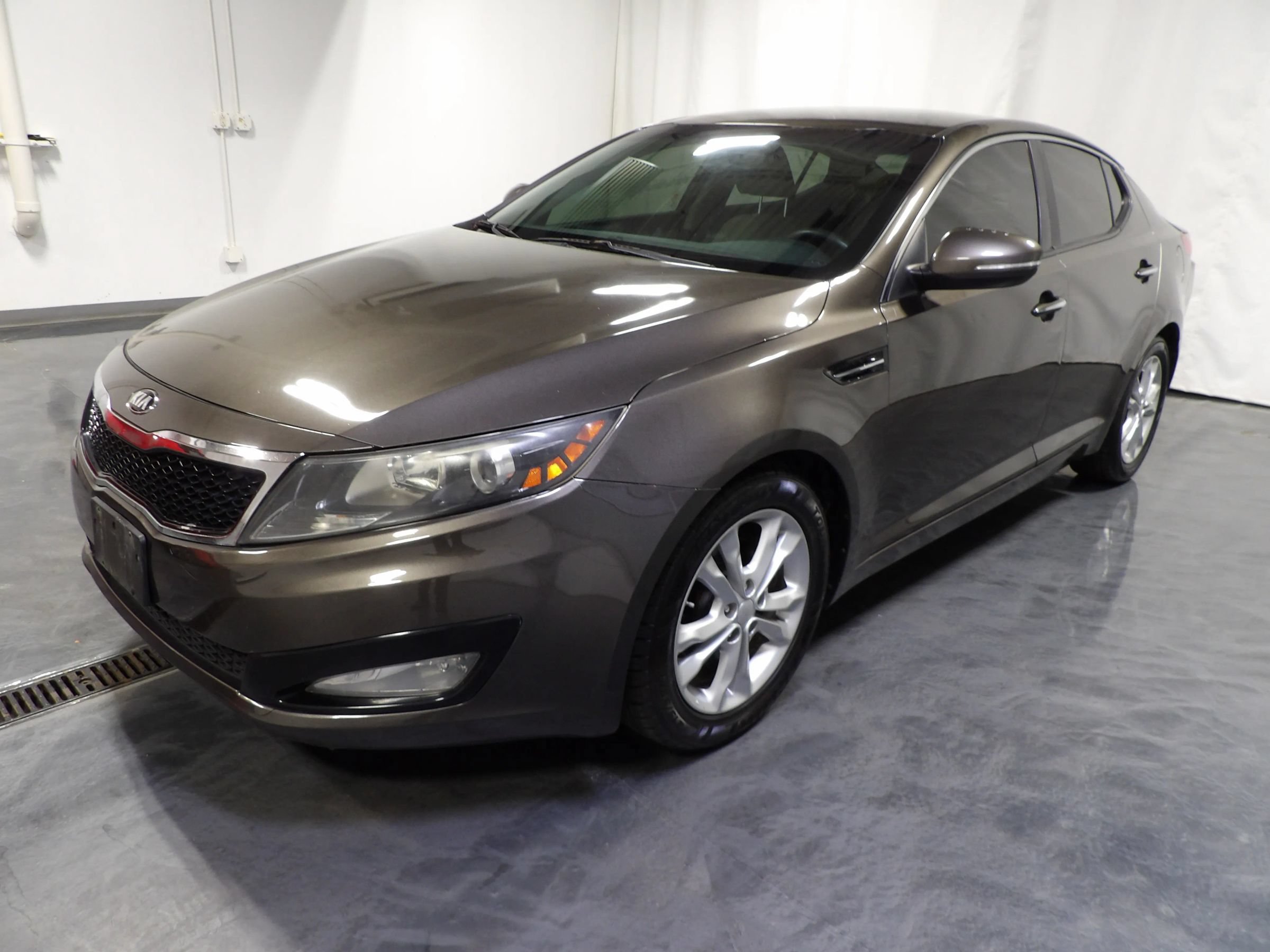 Used 2013 Kia Optima LX FWD image 3