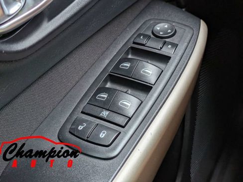 Used 2018 Jeep Cherokee Latitude FWD image 25