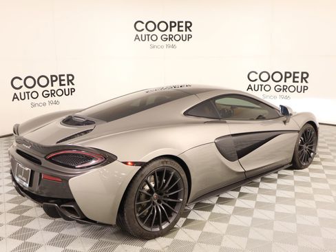 Used 2017 McLaren 570S image 25