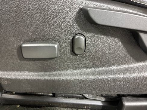 Used 2017 Chevrolet Colorado Z71 image 16