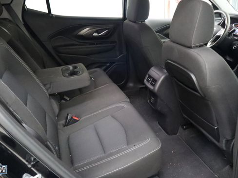 Used 2024 GMC Terrain SLE image 25