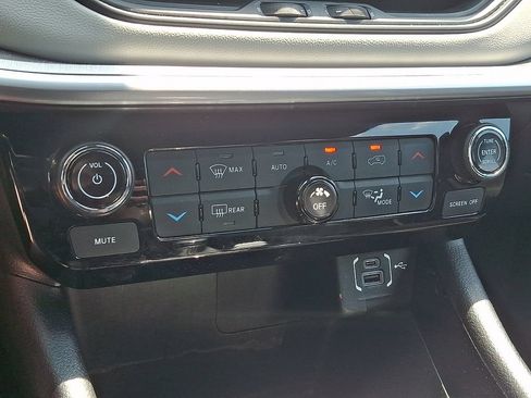 Used 2025 Jeep Compass Limited AWD/4WD image 15