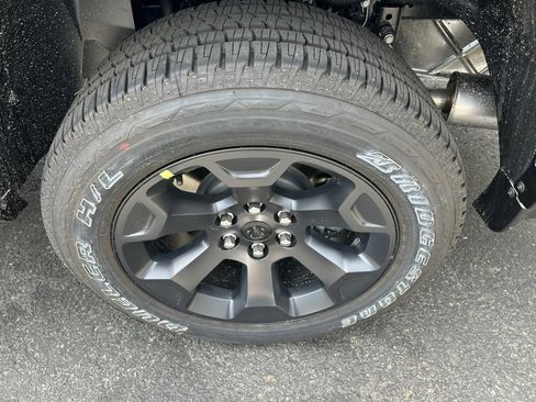 New 2026 RAM 1500 4x4 Crew Cab image 10