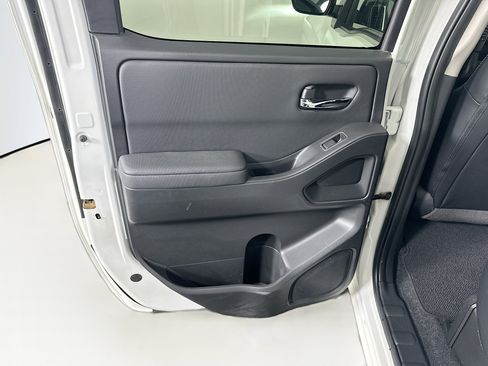 Used 2024 Nissan Frontier SL w/ Technology Package image 26