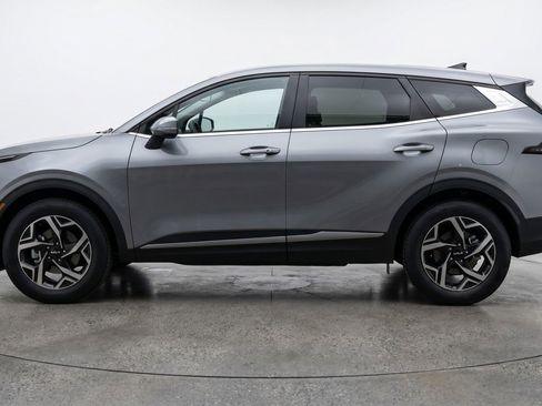 Used 2025 Kia Sportage LX image 5