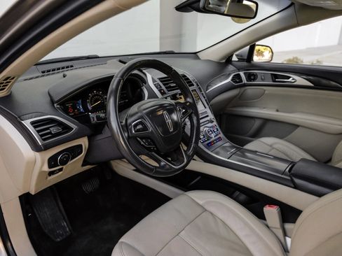 Used 2018 Lincoln MKZ Reserve w/ Technology Package FWD image 3