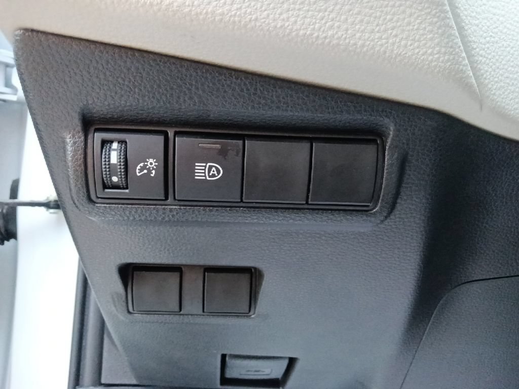 Used 2025 Toyota Corolla Cross L FWD image 17