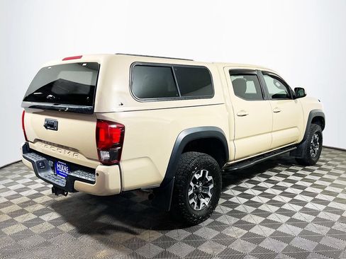 Used 2019 Toyota Tacoma TRD Off-Road w/ Technology Package AWD/4WD image 7