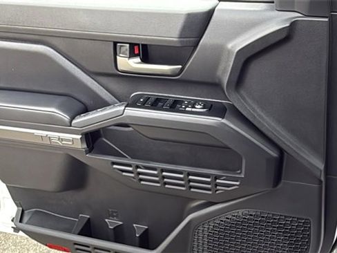 Used 2025 Toyota Tacoma TRD Sport image 28