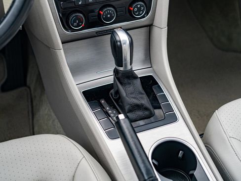 Used 2015 Volkswagen Passat TDI SE image 25